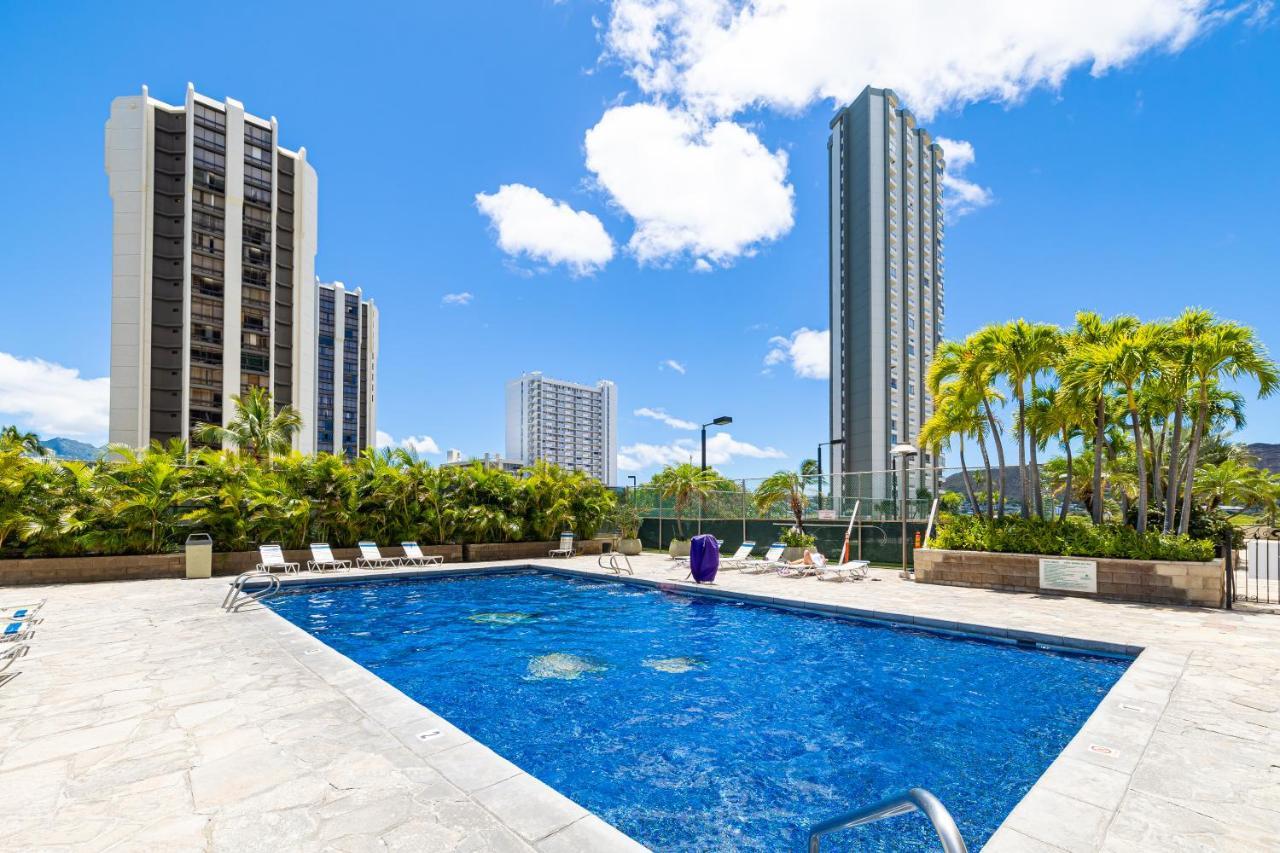 Newly Renovated 2 Bedroom Condo, 1 Block To Waikiki Beach, Free Parking Honolulu Luaran gambar