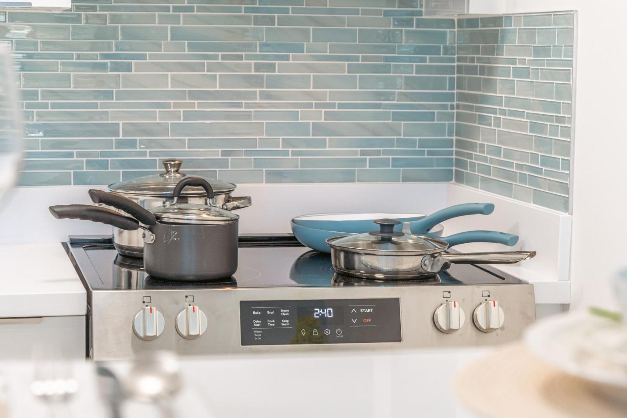 Newly Renovated 2 Bedroom Condo, 1 Block To Waikiki Beach, Free Parking Honolulu Luaran gambar