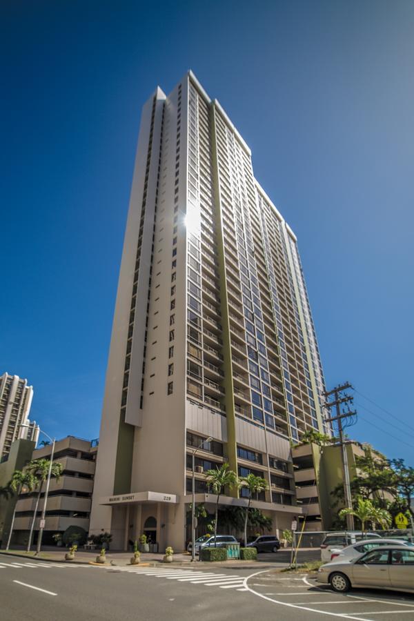 Newly Renovated 2 Bedroom Condo, 1 Block To Waikiki Beach, Free Parking Honolulu Luaran gambar